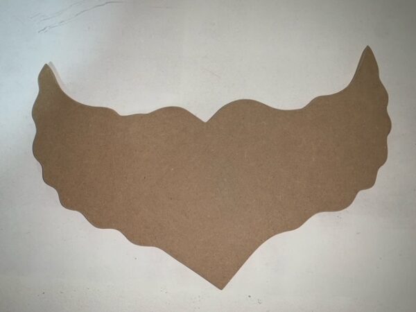 Corazón grande alas  (45 cm ancho x 29cm alto.)